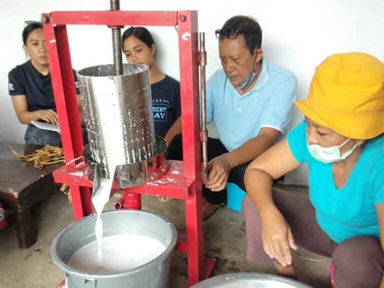 Coconut oil machine