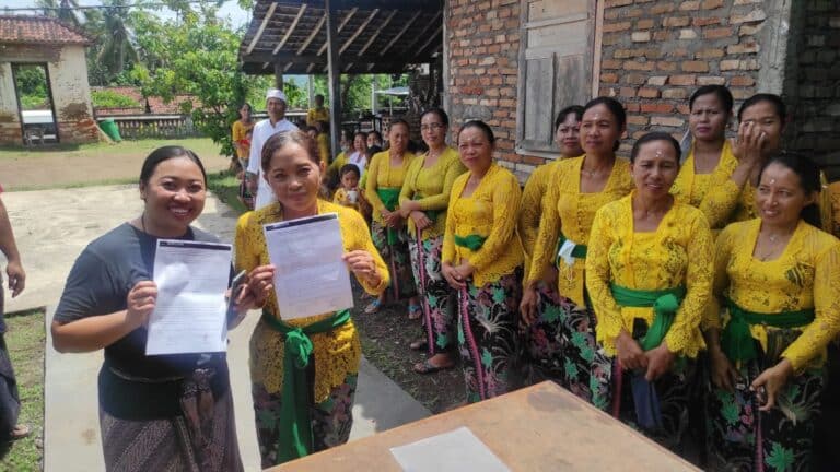 Receiving certification in Manggis