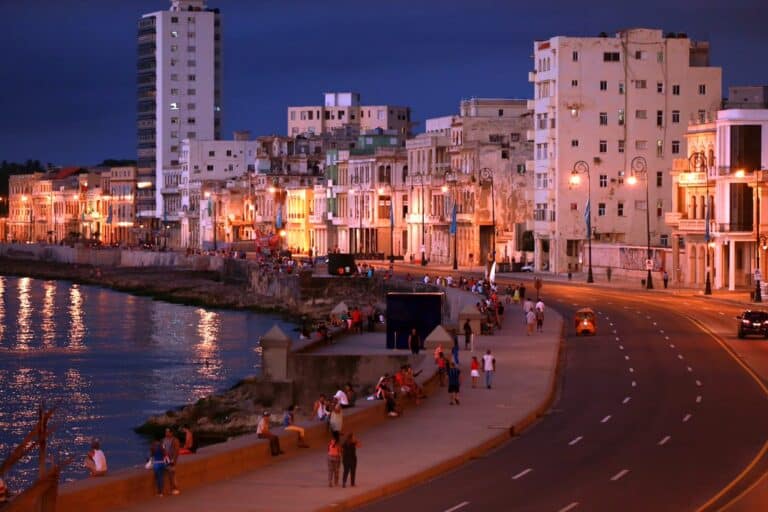 Havana nightlife and bar hopping tour