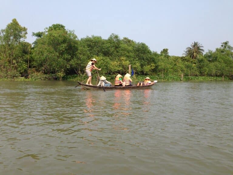 Aside from contributing to the housing construction, visiting students can enjoy various cultural, experiential activities and visits in Vinh Long.